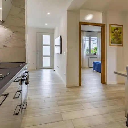 Ap Sanja Mit Eigenem Garten - Istriensonne 0730 *