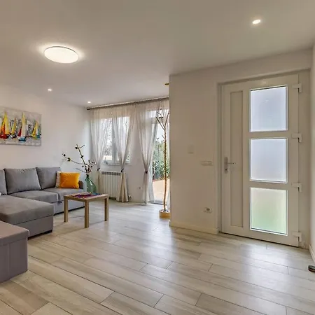 Ap Sanja Mit Eigenem Garten - Istriensonne 0730