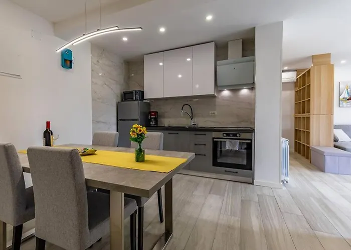 Ap Sanja Mit Eigenem Garten - Istriensonne 0730 *