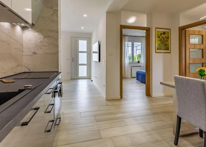 Ap Sanja Mit Eigenem Garten - Istriensonne 0730 *